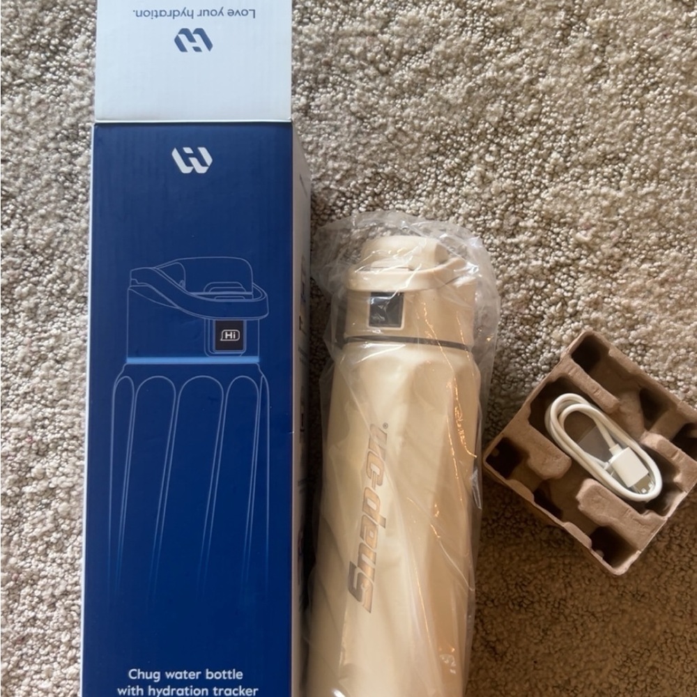 Cream Water Bottle with Hydration Tracker